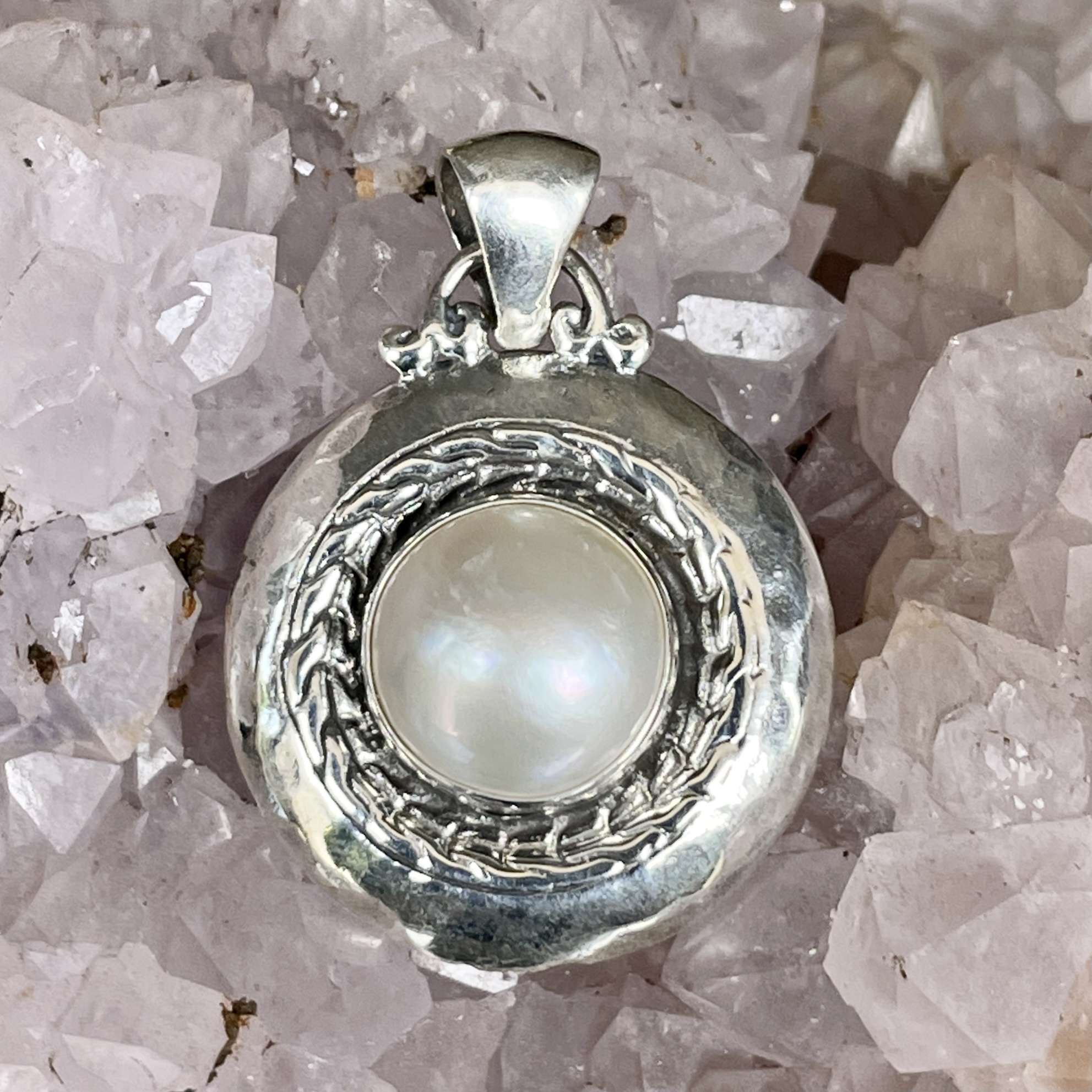 (HANDMADE 925 BALI SILVER PENDANT WITH MABE PEARL)